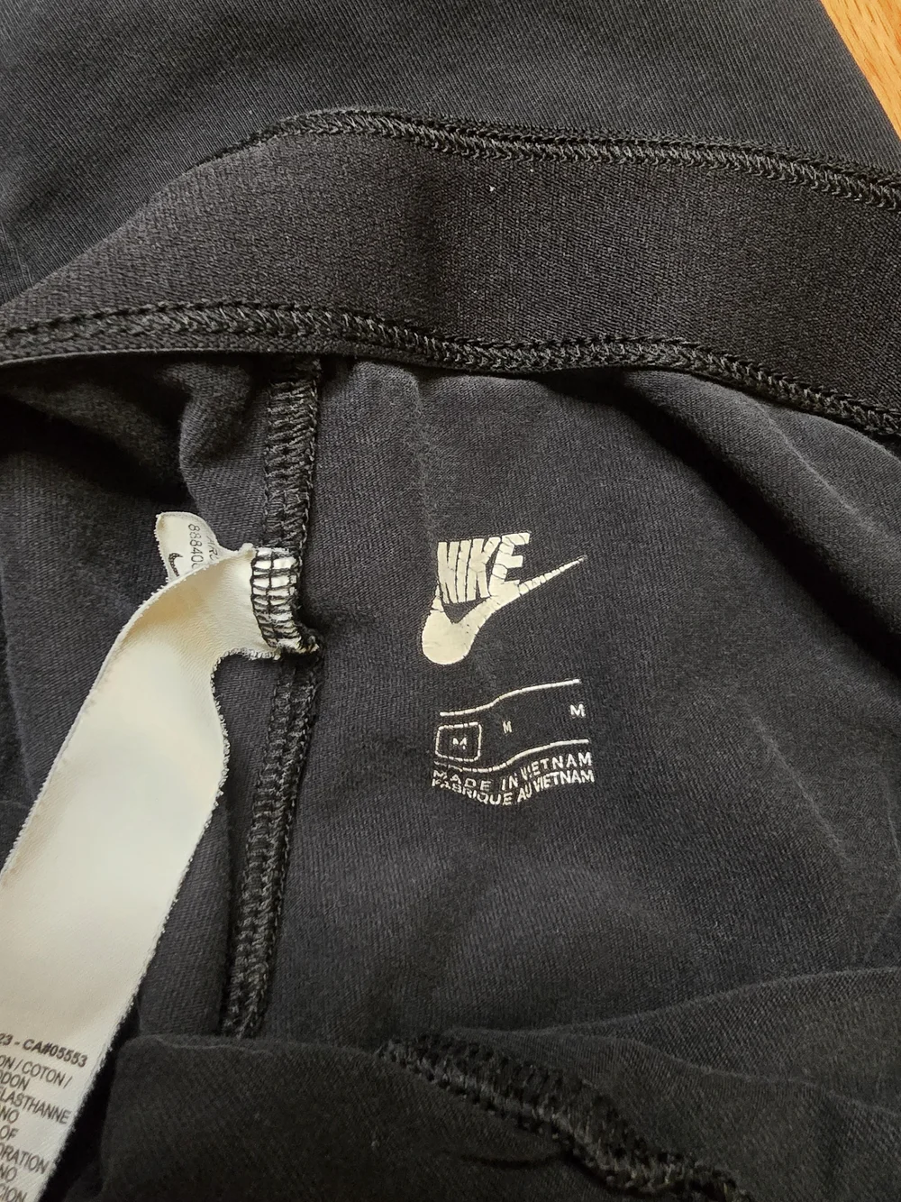 Nike Women's Black Graphic Leggings Size Medium